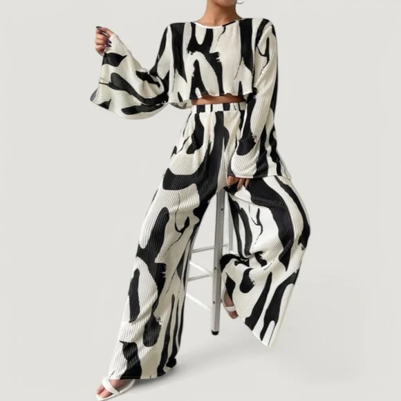 Black and White Women's Two Piece- (S) NWOT - Picture 2 of 5
